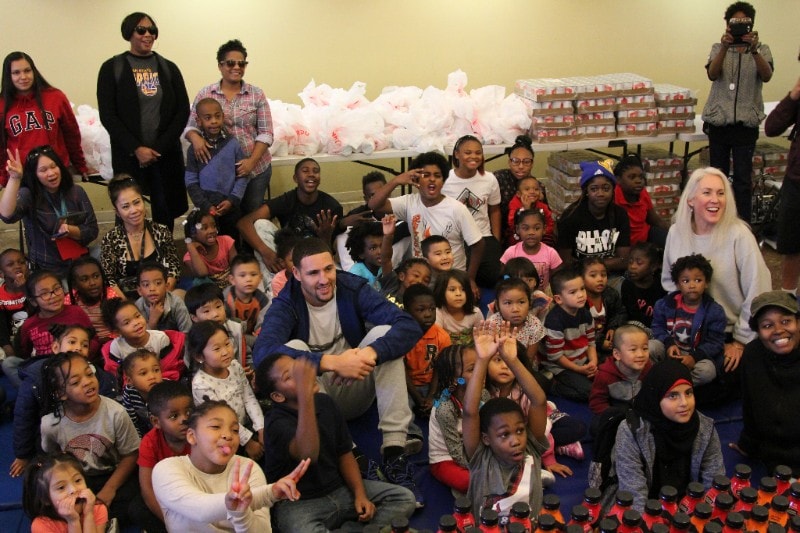 Klay Thompson Surprise Community Service Visit With Thanksgiving Meals